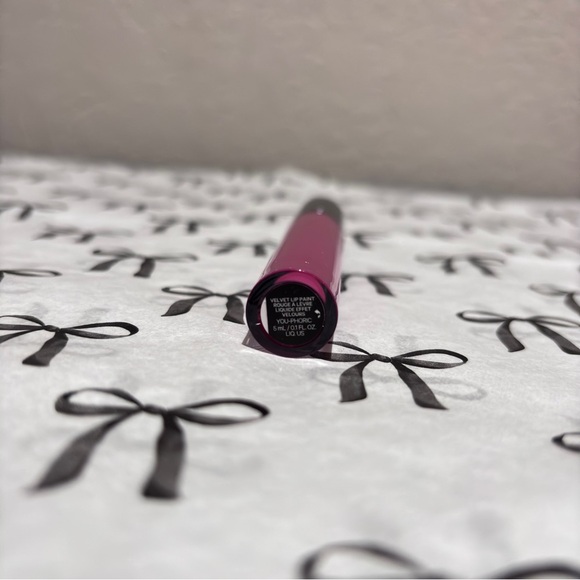 💄 KEVYN AUCOIN — Velvet Lip Paint in YOU-PHORIC (5 mL / 0.1 fl oz) - Picture 2 of 5